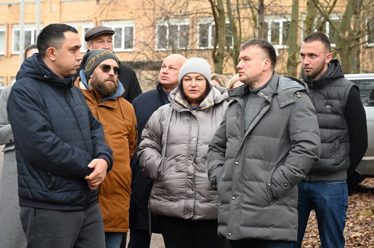 Вместе с депутатом окружного Совета Павлом Гущиным оценил начальные этапы капитального ремонта образовательных учреждений