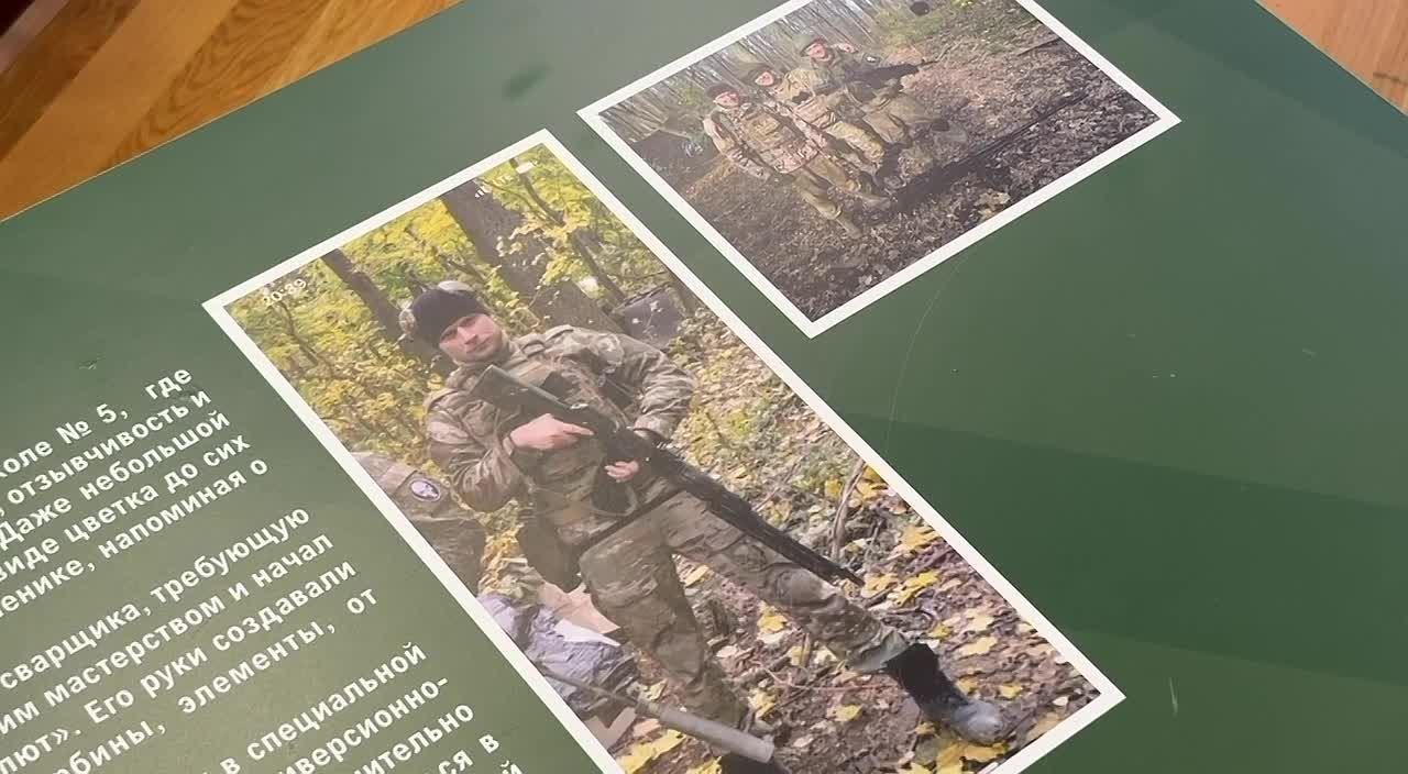 В МОУ «Лицей №6» (здание бывшей школы №5) установили парту Героя участнику специальной военной операции Антону Комиссарову