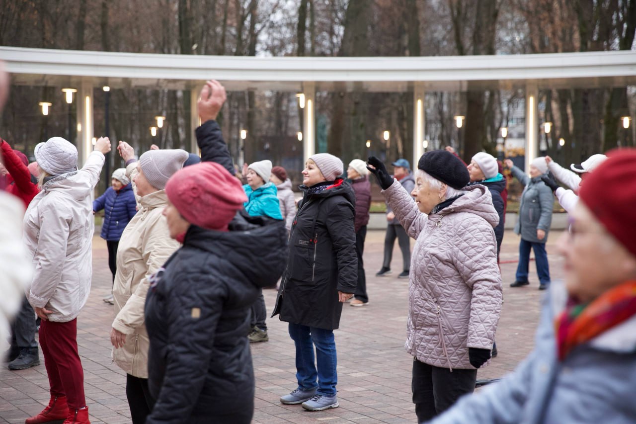 Долголеты зарядились позитивом на спортивном мероприятии в парке имени Виктора Талалихина Долголеты зарядились позитивом на спортивном мероприятии в парке имени Виктора Талалихина