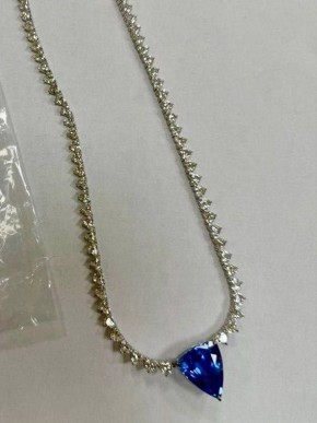 Домодедовские таможенники обнаружили незадекларированные ювелирные изделия стоимостью 11,2 млн рублей у россиянки, прибывшей из Дубая