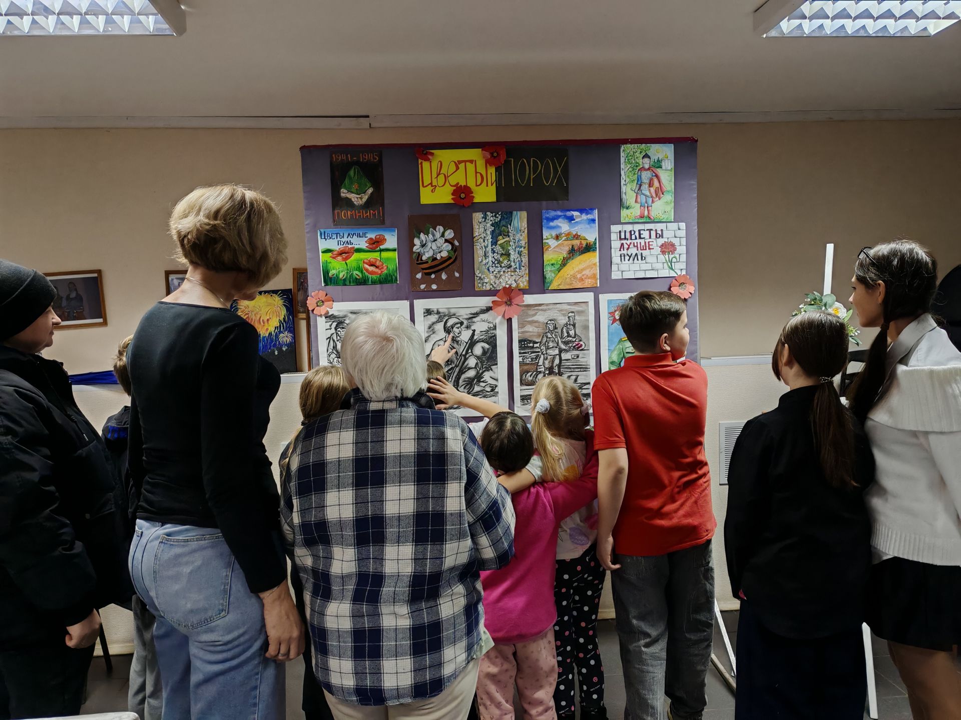 Наши новости. Выставка детских рисунков " Цветы и порох" прошла в с. Молоди м.о. Чехов