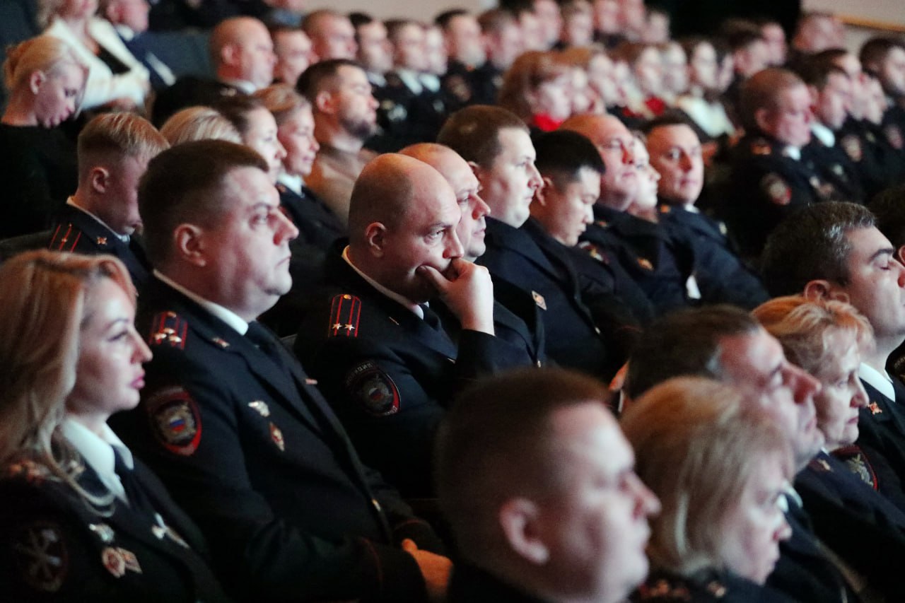 Служу России: полицейских Долгопрудного наградили в честь профессионального праздника Служу России: полицейских Долгопрудного наградили в честь профессионального праздника