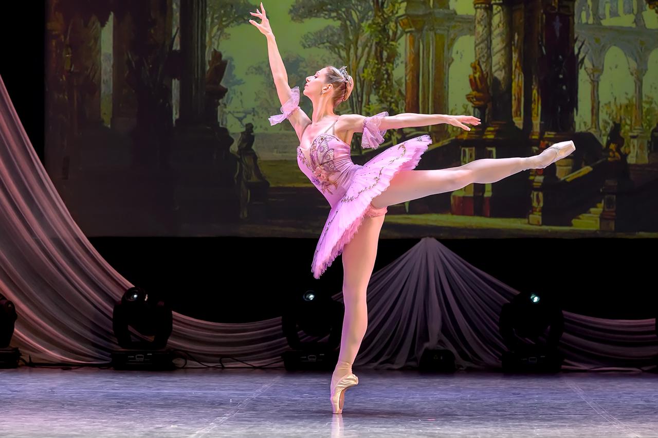 Более 850 гостей пришли отметить золотой юбилей Дворца культуры «Октябрь» Более 850 гостей пришли отметить золотой юбилей Дворца культуры «Октябрь»