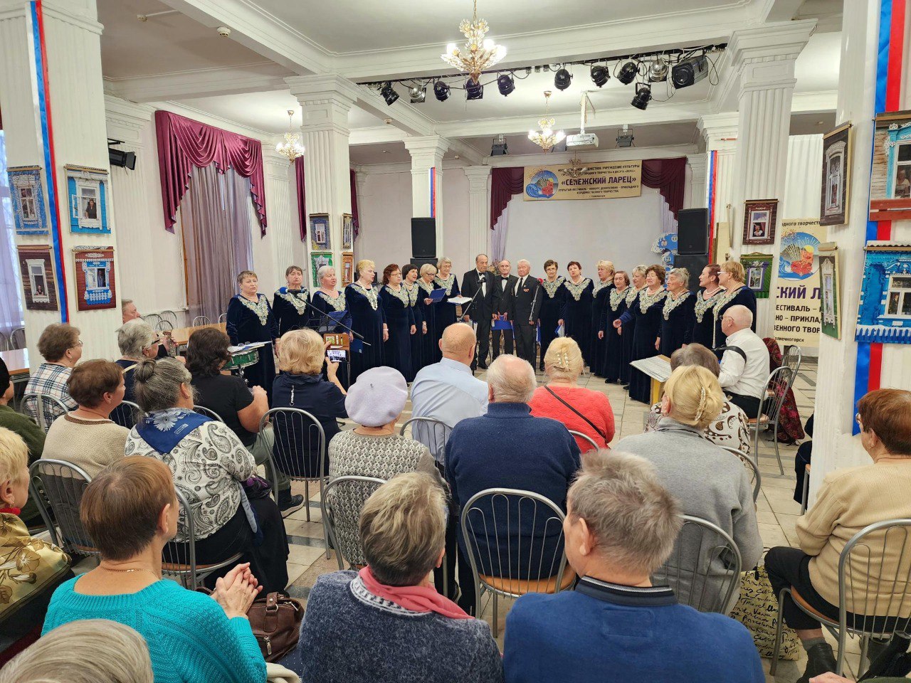 «Хор ветеранов» выступил с отчётным концертом в ДК «Лепсе» «Хор ветеранов» выступил с отчётным концертом в ДК «Лепсе»