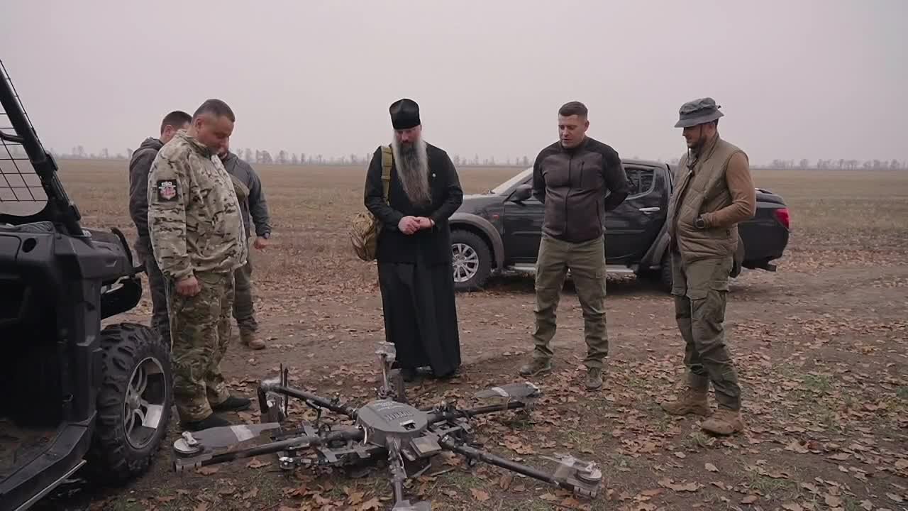 Григорий Артамонов: Приехал в Запорожье вместе с председателем горсовета Игорем Науменковым и игуменом Вознесенской Давидовой Пустыни, благочинным монастырей Подольской епархии Московской митрополии Сергием