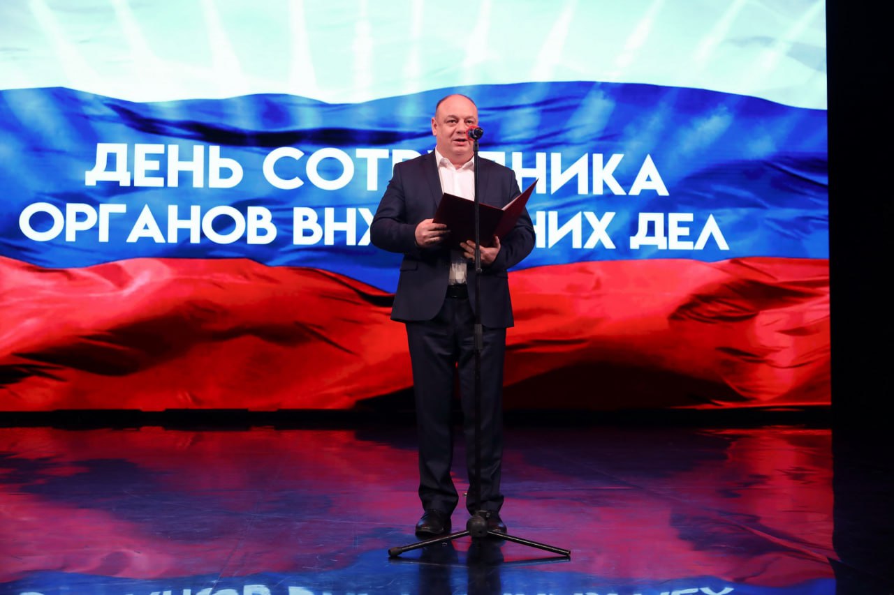 Служу России: полицейских Долгопрудного наградили в честь профессионального праздника Служу России: полицейских Долгопрудного наградили в честь профессионального праздника