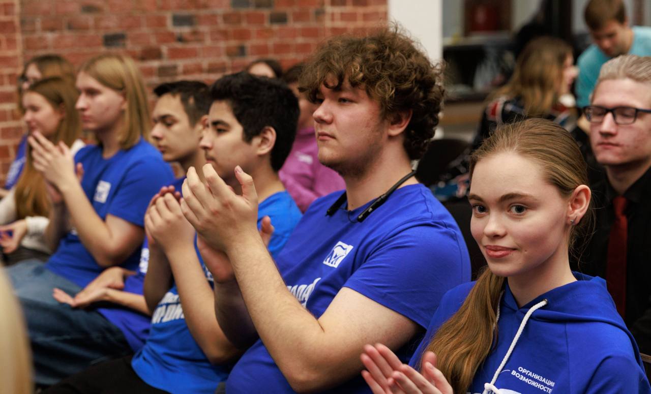 Руслан Заголовацкий: 20 лет — это целая эпоха!. За эти годы «Молодая Гвардия» стала настоящей школой лидерства и ответственности, воспитала поколение активных, думающих людей Руслан Заголовацкий: 20 лет — это целая эпоха!. За эти годы «Молодая Гвардия» стала настоящей школой лидерства и ответственности, воспитала поколение активных, думающих людей