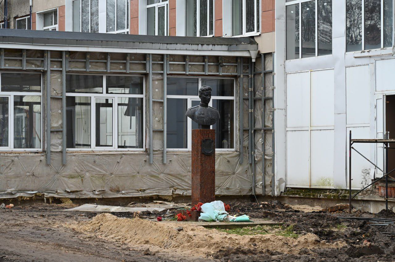 Вместе с депутатом окружного Совета Павлом Гущиным оценил начальные этапы капитального ремонта образовательных учреждений Вместе с депутатом окружного Совета Павлом Гущиным оценил начальные этапы капитального ремонта образовательных учреждений