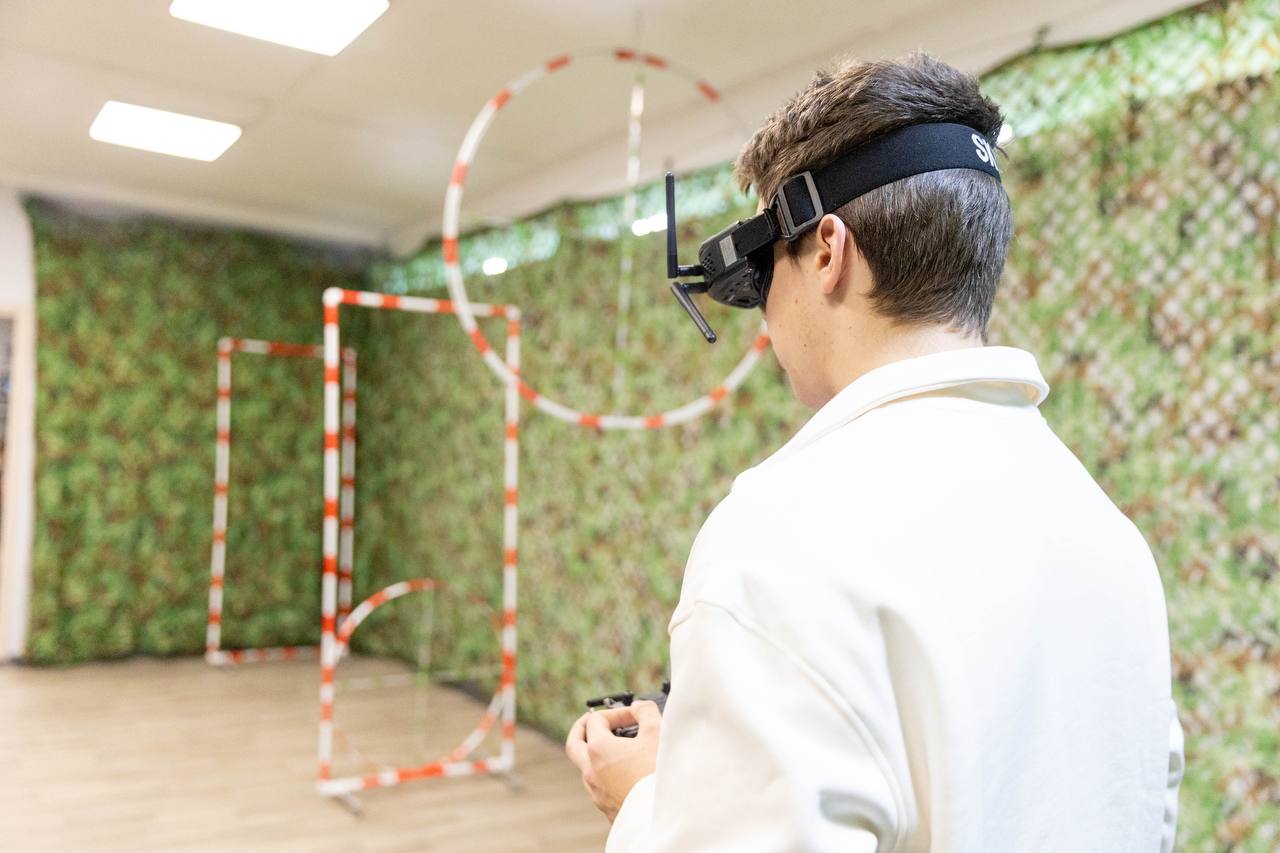 Руслан Заголовацкий: Высший пилотаж. Обучиться пилотированию квадрокоптеров теперь можно на базе военно-патриотического центра «Русичи» Орехово-Зуева Руслан Заголовацкий: Высший пилотаж. Обучиться пилотированию квадрокоптеров теперь можно на базе военно-патриотического центра «Русичи» Орехово-Зуева