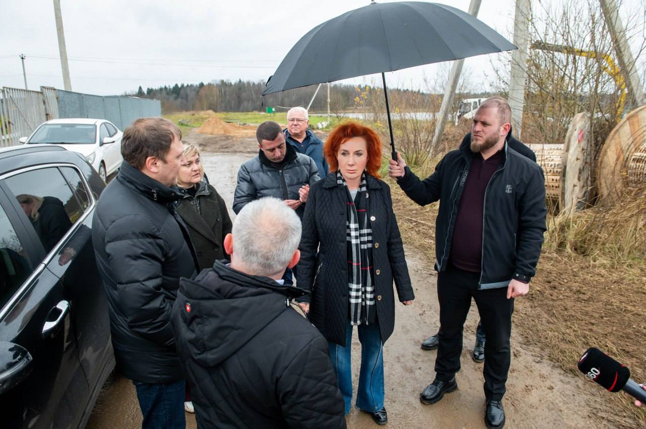 Татьяна Витушева: Хоккейная коробка за местным Домом культуры в селе Новопетровское пользуется популярностью у местных жителей, но её текущее состояние недопустимо: разрушены покрытие и борта, не функционируют раздевалки Татьяна Витушева: Хоккейная коробка за местным Домом культуры в селе Новопетровское пользуется популярностью у местных жителей, но её текущее состояние недопустимо: разрушены покрытие и борта, не функционируют раздевалки