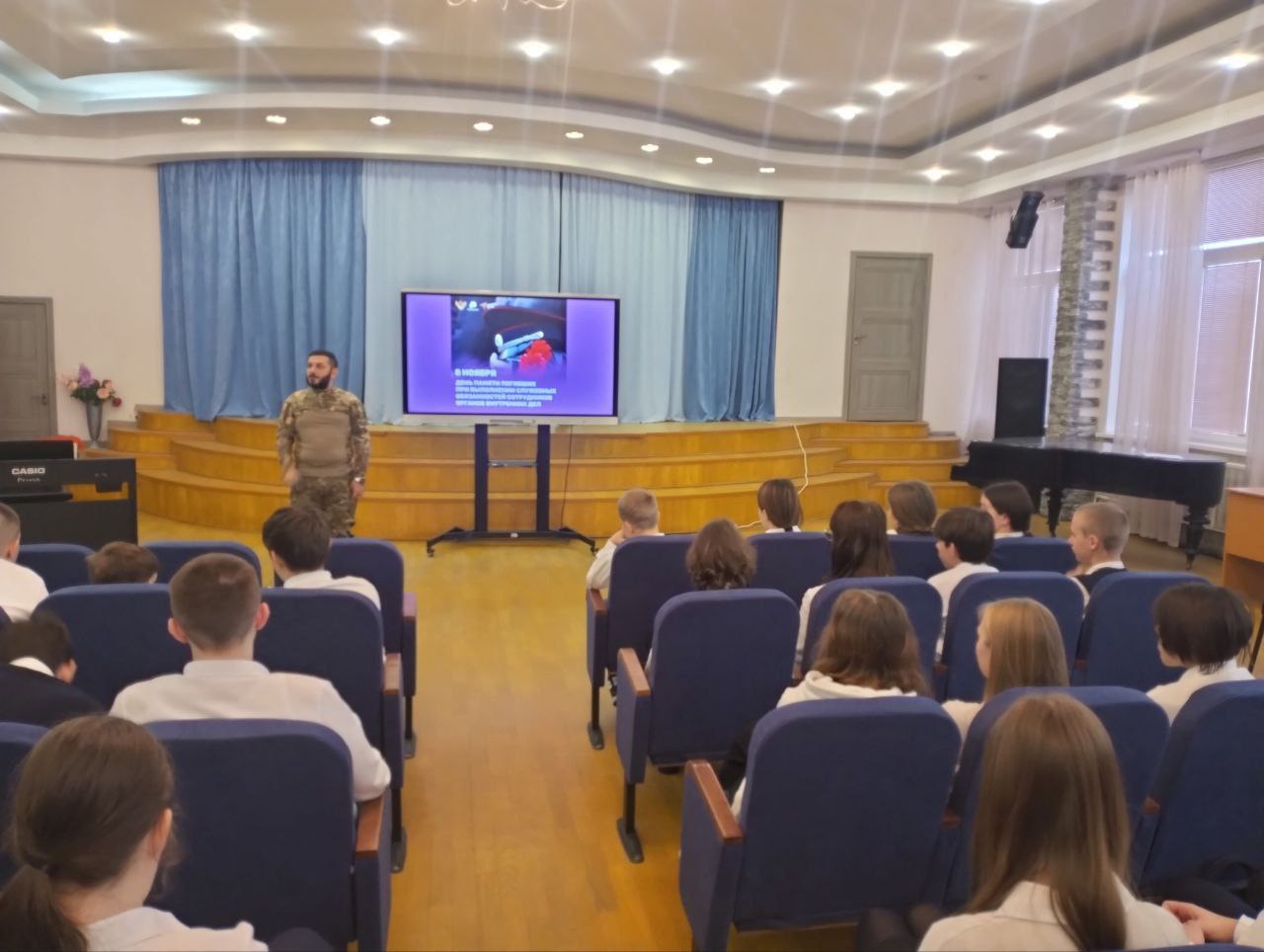Сегодня в первой гимназии городского округа Балашиха член Ассоциации ветеранов СВО Руслан Фомин провёл урок мужества, посвящённый Дню памяти погибших при выполнении служебных обязанностей сотрудников органов внутренних дел... Сегодня в первой гимназии городского округа Балашиха член Ассоциации ветеранов СВО Руслан Фомин провёл урок мужества, посвящённый Дню памяти погибших при выполнении служебных обязанностей сотрудников органов внутренних дел...