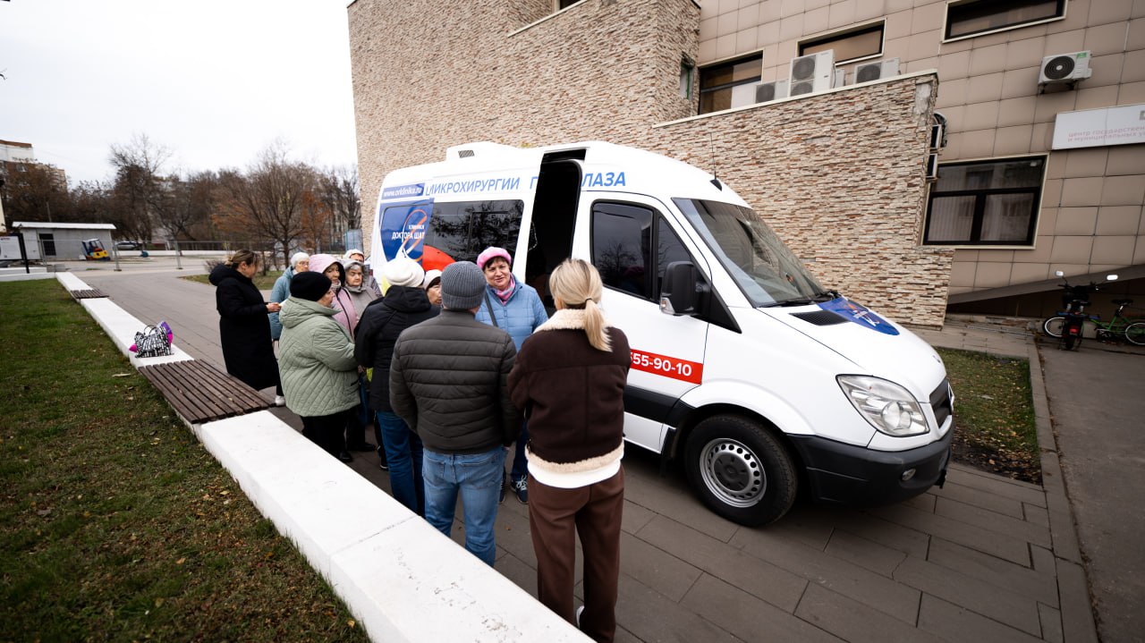 Жители Люберец старшего поколения бесплатно проверили зрение в передвижном комплексе клиники микрохирургии глаза Жители Люберец старшего поколения бесплатно проверили зрение в передвижном комплексе клиники микрохирургии глаза