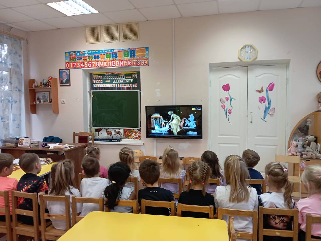 В рамках реализации регионального проекта «Предшкола: стандарт детского сада» на тематической неделе «Моя Россия» в МБОУ СШ №10 им.СН.Воронина (д.о.с.Троицкое) г.о.Чехов для воспитанников подготовительной группы была... В рамках реализации регионального проекта «Предшкола: стандарт детского сада» на тематической неделе «Моя Россия» в МБОУ СШ №10 им.СН.Воронина (д.о.с.Троицкое) г.о.Чехов для воспитанников подготовительной группы была...