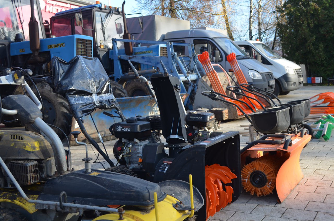 Константин Михальков: Уже на следующей неделе обещают снег и морозы, а техника к Солнечногорской зиме готова на 100% Константин Михальков: Уже на следующей неделе обещают снег и морозы, а техника к Солнечногорской зиме готова на 100%