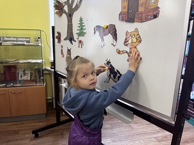 6 ноября в Центральной детской библиотеке дошкольники отправились в экопутешествие «Знакомьтесь: самая тревожная книга» 6 ноября в Центральной детской библиотеке дошкольники отправились в экопутешествие «Знакомьтесь: самая тревожная книга»