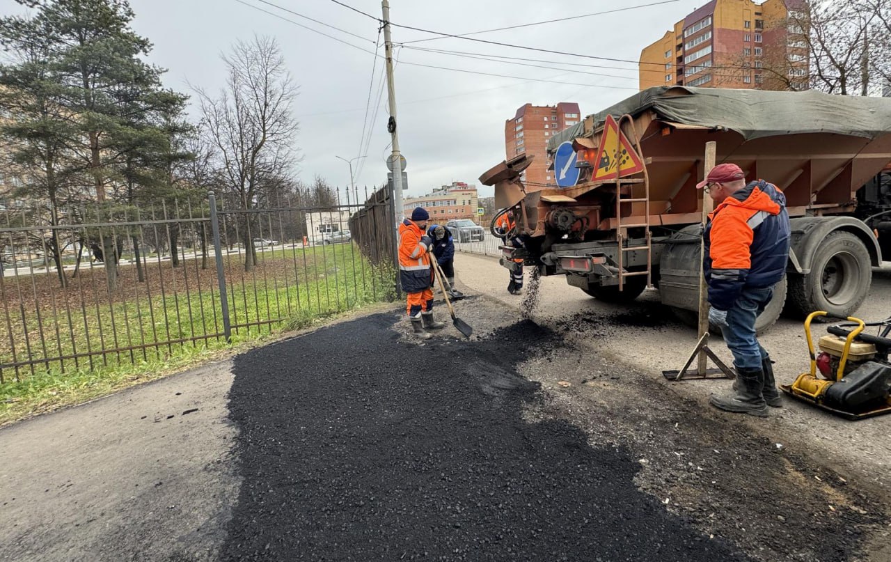 В Сергиевом Посаде у районной поликлиники завершились работы по обустройству тротуара В Сергиевом Посаде у районной поликлиники завершились работы по обустройству тротуара