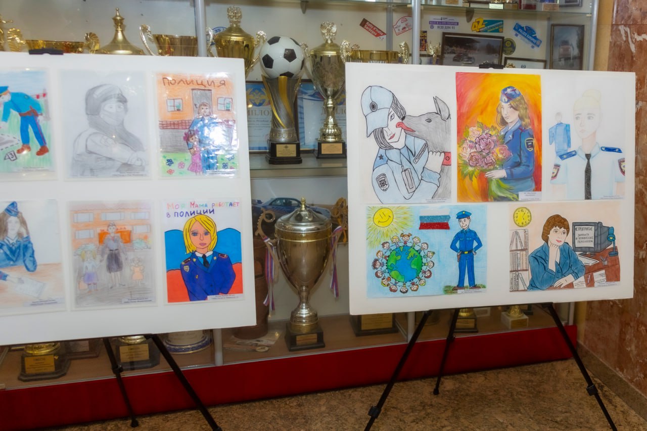 В подмосковном Главке МВД России в преддверии Дня сотрудника органов внутренних дел Российской Федерации состоялось открытие выставки детских рисунков В подмосковном Главке МВД России в преддверии Дня сотрудника органов внутренних дел Российской Федерации состоялось открытие выставки детских рисунков