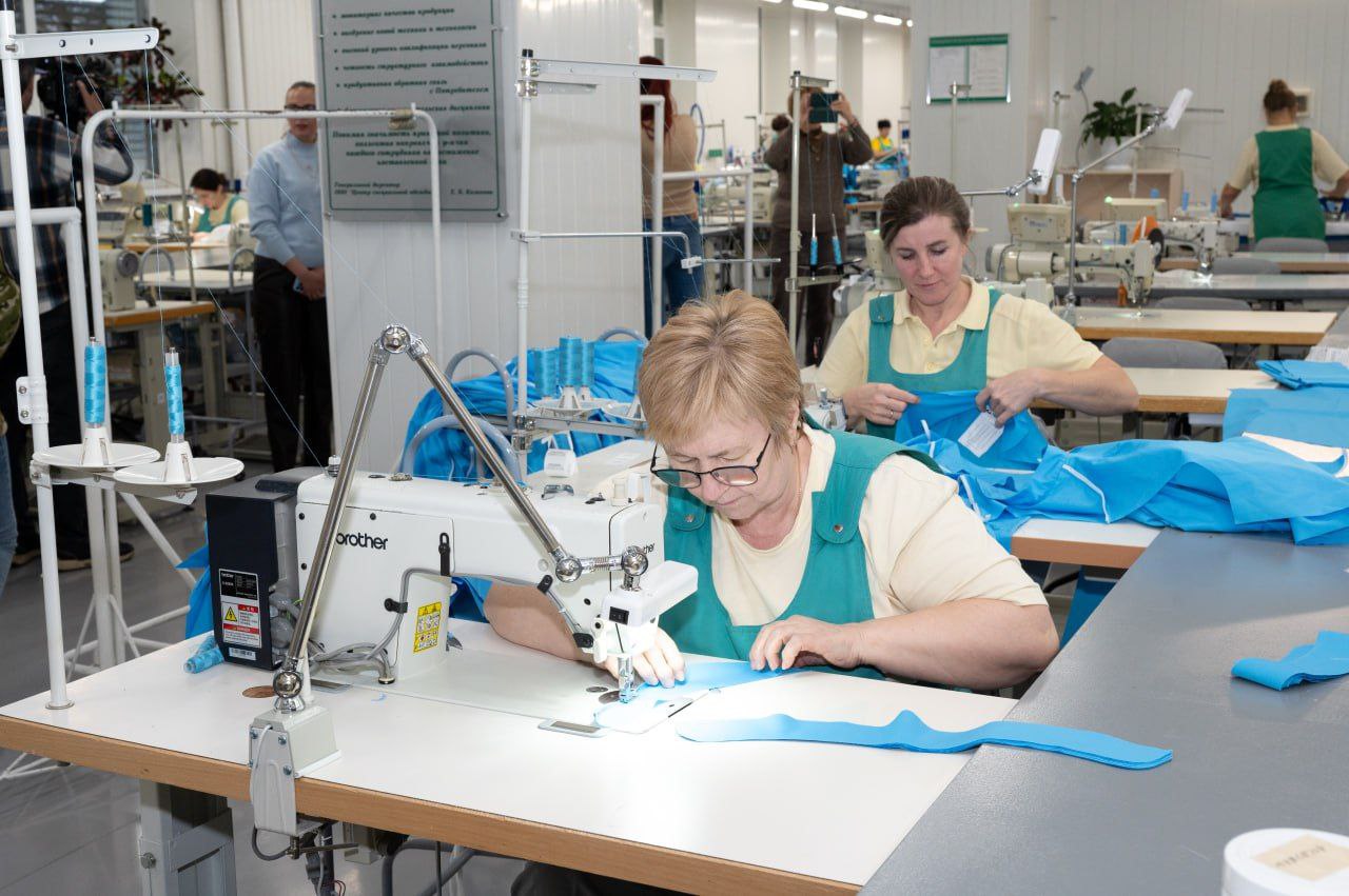 В рамках проекта «Промышленный туризм» для защитников, вернувшихся к мирной жизни, и их семей организовали экскурсию на предприятие В рамках проекта «Промышленный туризм» для защитников, вернувшихся к мирной жизни, и их семей организовали экскурсию на предприятие