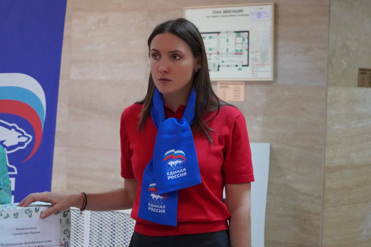 Посылку с необходимым к зиме грузом передали жене бойца СВО Посылку с необходимым к зиме грузом передали жене бойца СВО