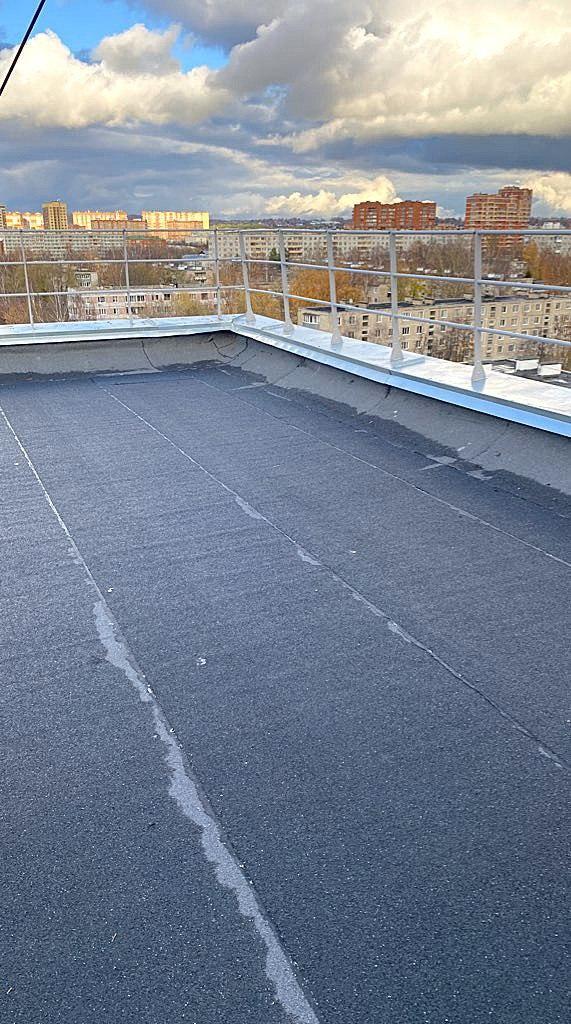 В микрорайоне имени А. Маркова завершился капитальный ремонт кровли В микрорайоне имени А. Маркова завершился капитальный ремонт кровли