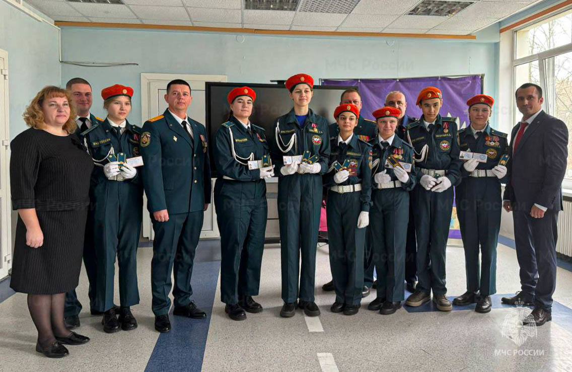 В поселке Белые Столбы в школе торжественно открыт кадетский пожарно-спасательный класс В поселке Белые Столбы в школе торжественно открыт кадетский пожарно-спасательный класс