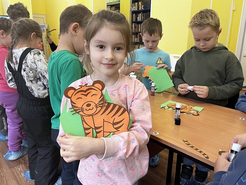 6 ноября в Центральной детской библиотеке дошкольники отправились в экопутешествие «Знакомьтесь: самая тревожная книга» 6 ноября в Центральной детской библиотеке дошкольники отправились в экопутешествие «Знакомьтесь: самая тревожная книга»