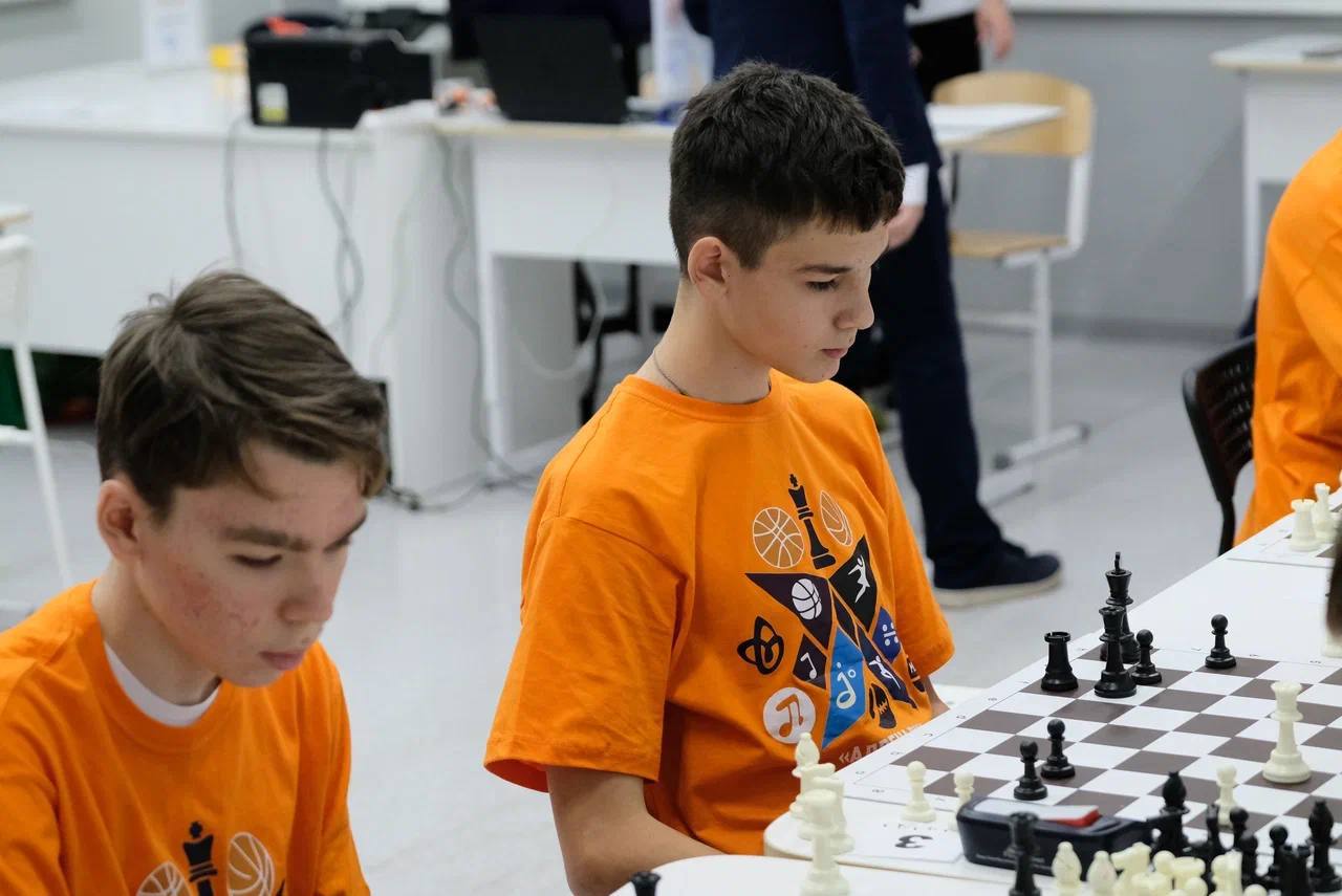 На XIII форуме «Россия – спортивная держава» губернатор Подмосковья Андрей Воробьев, обращаясь к президенту России, представил проекты «Умный ФОК» и «Школьная лига» На XIII форуме «Россия – спортивная держава» губернатор Подмосковья Андрей Воробьев, обращаясь к президенту России, представил проекты «Умный ФОК» и «Школьная лига»