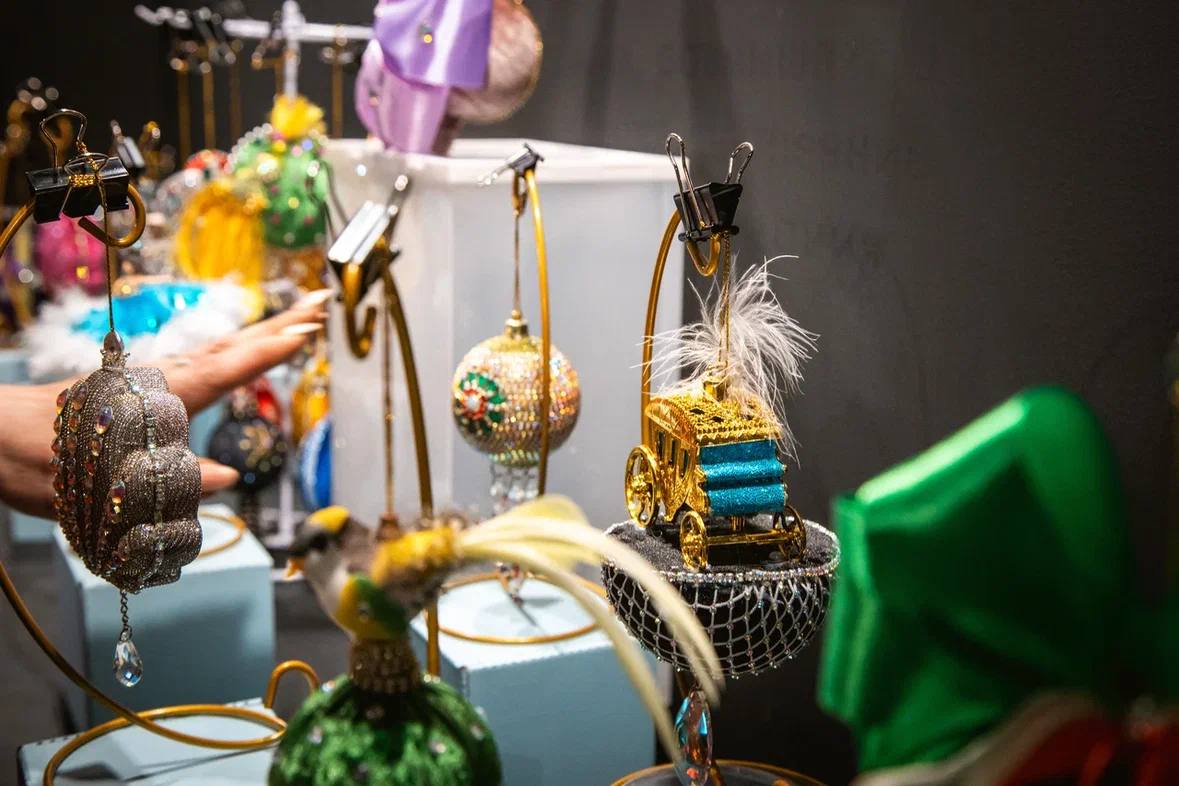 В Молодёжном центре «Победа» открылась благотворительная выставка ёлочных игрушек ручной работы В Молодёжном центре «Победа» открылась благотворительная выставка ёлочных игрушек ручной работы