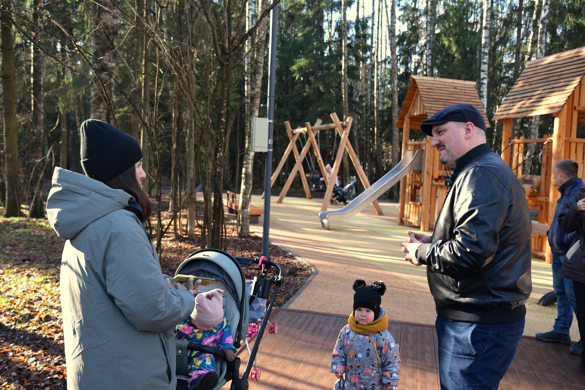 В Некрасовском открыли современный сквер для отдыха и спорта