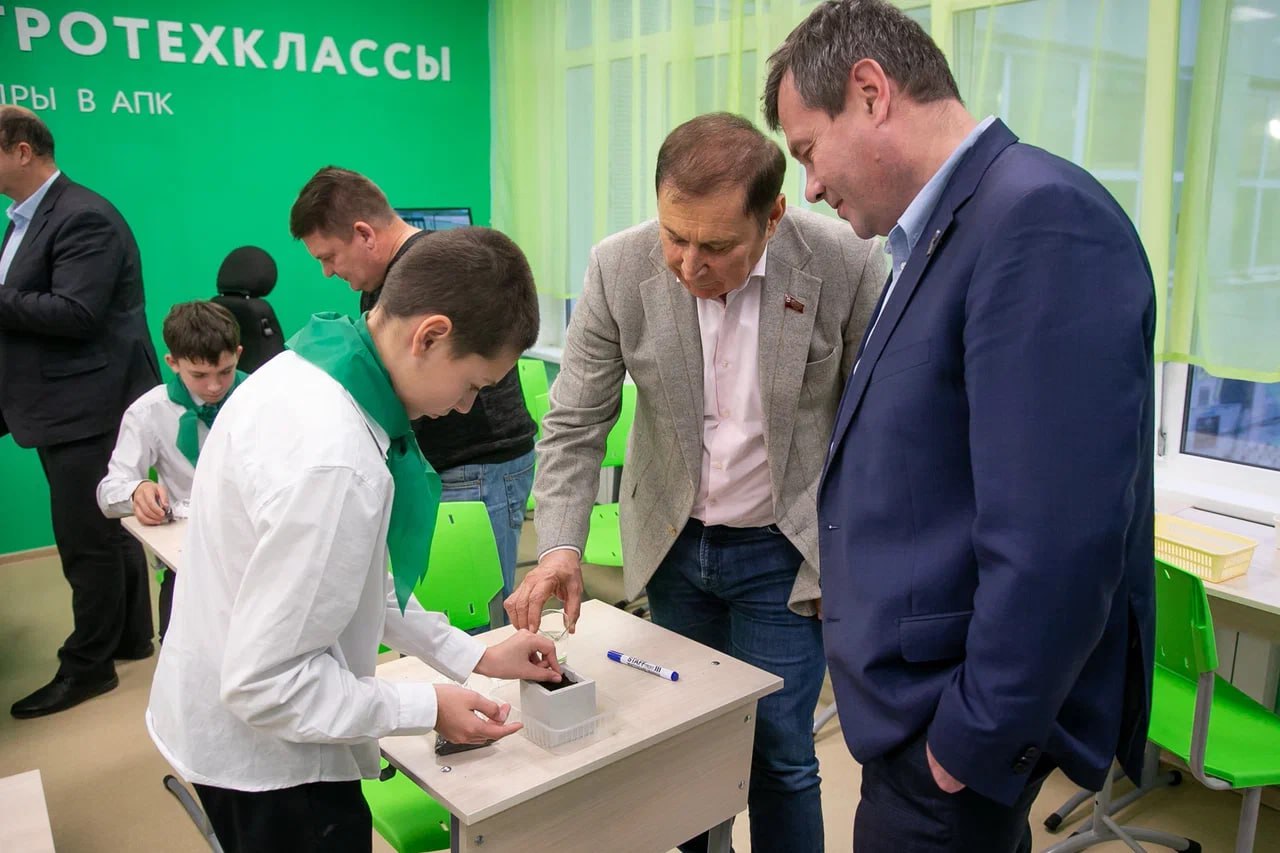 Агротехнологический класс открылся в Емельяновской средней школе городского округа Коломна Агротехнологический класс открылся в Емельяновской средней школе городского округа Коломна