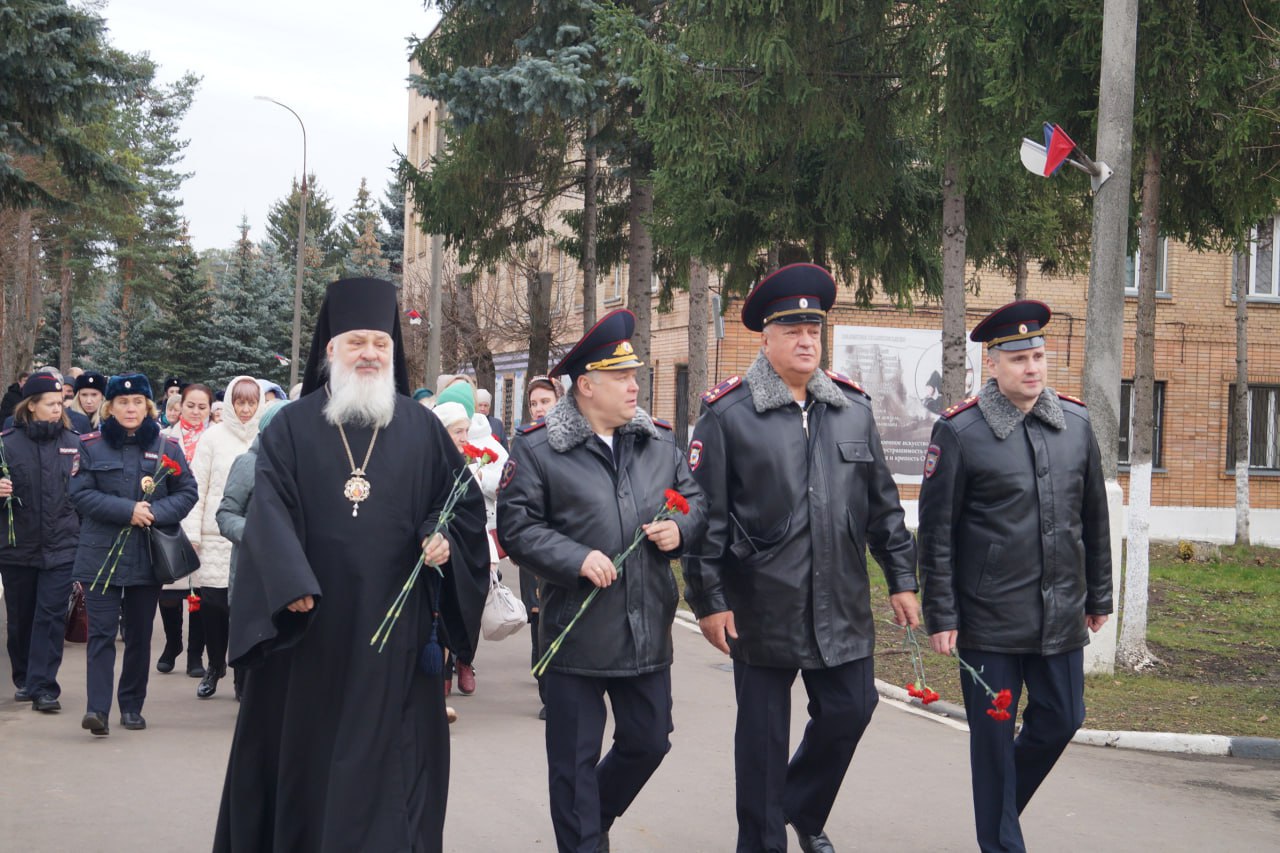 В ЦПП ГУ МВД России по Московской области (г. Видное-2) прошла встреча руководства подмосковного Главка МВД России с членами семей погибших сотрудников В ЦПП ГУ МВД России по Московской области (г. Видное-2) прошла встреча руководства подмосковного Главка МВД России с членами семей погибших сотрудников