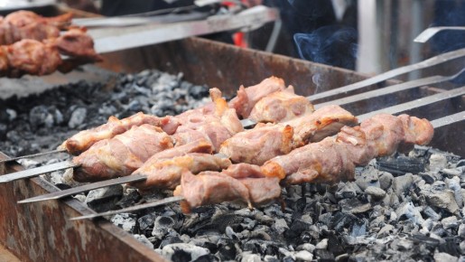 За полчаса: как приготовить шашлык быстро и недорого, раскрыл шеф