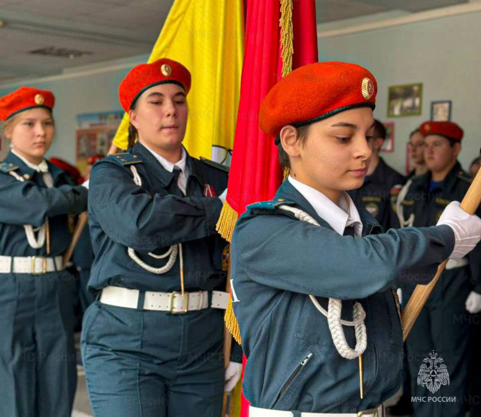 В поселке Белые Столбы в школе торжественно открыт кадетский пожарно-спасательный класс В поселке Белые Столбы в школе торжественно открыт кадетский пожарно-спасательный класс
