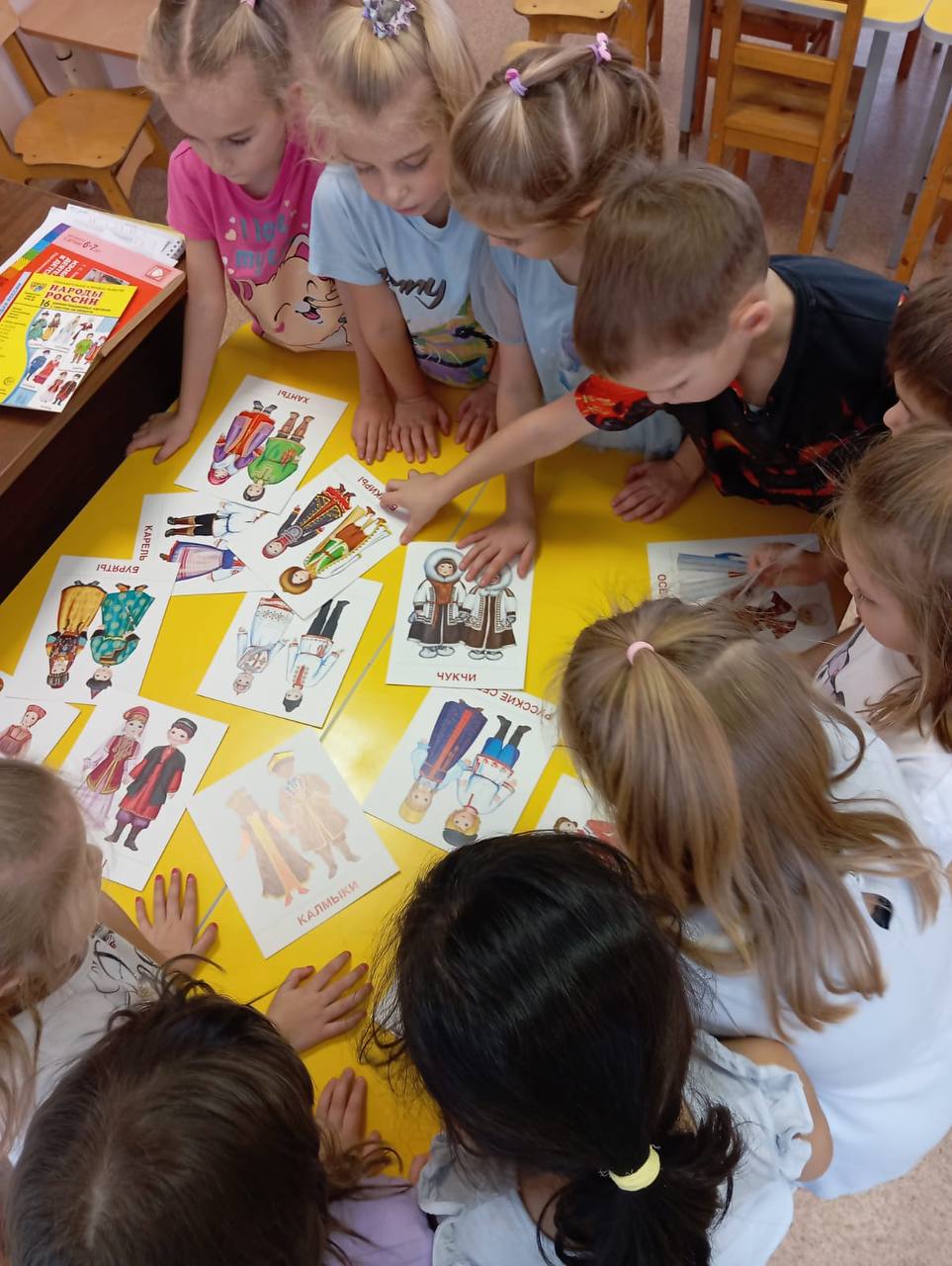 В рамках реализации регионального проекта «Предшкола: стандарт детского сада» на тематической неделе «Моя Россия» в МБОУ СШ №10 им.СН.Воронина (д.о.с.Троицкое) г.о.Чехов для воспитанников подготовительной группы была... В рамках реализации регионального проекта «Предшкола: стандарт детского сада» на тематической неделе «Моя Россия» в МБОУ СШ №10 им.СН.Воронина (д.о.с.Троицкое) г.о.Чехов для воспитанников подготовительной группы была...