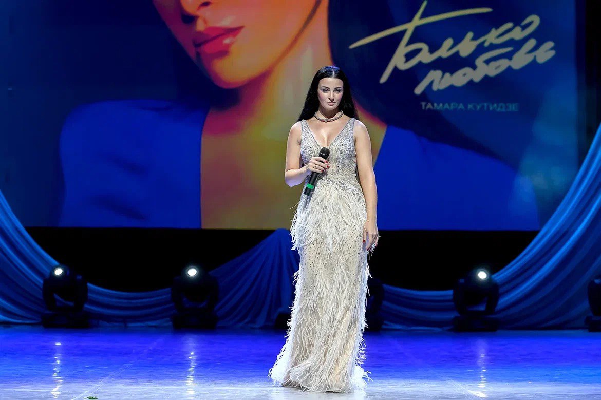 Более 850 гостей пришли отметить золотой юбилей Дворца культуры «Октябрь» Более 850 гостей пришли отметить золотой юбилей Дворца культуры «Октябрь»