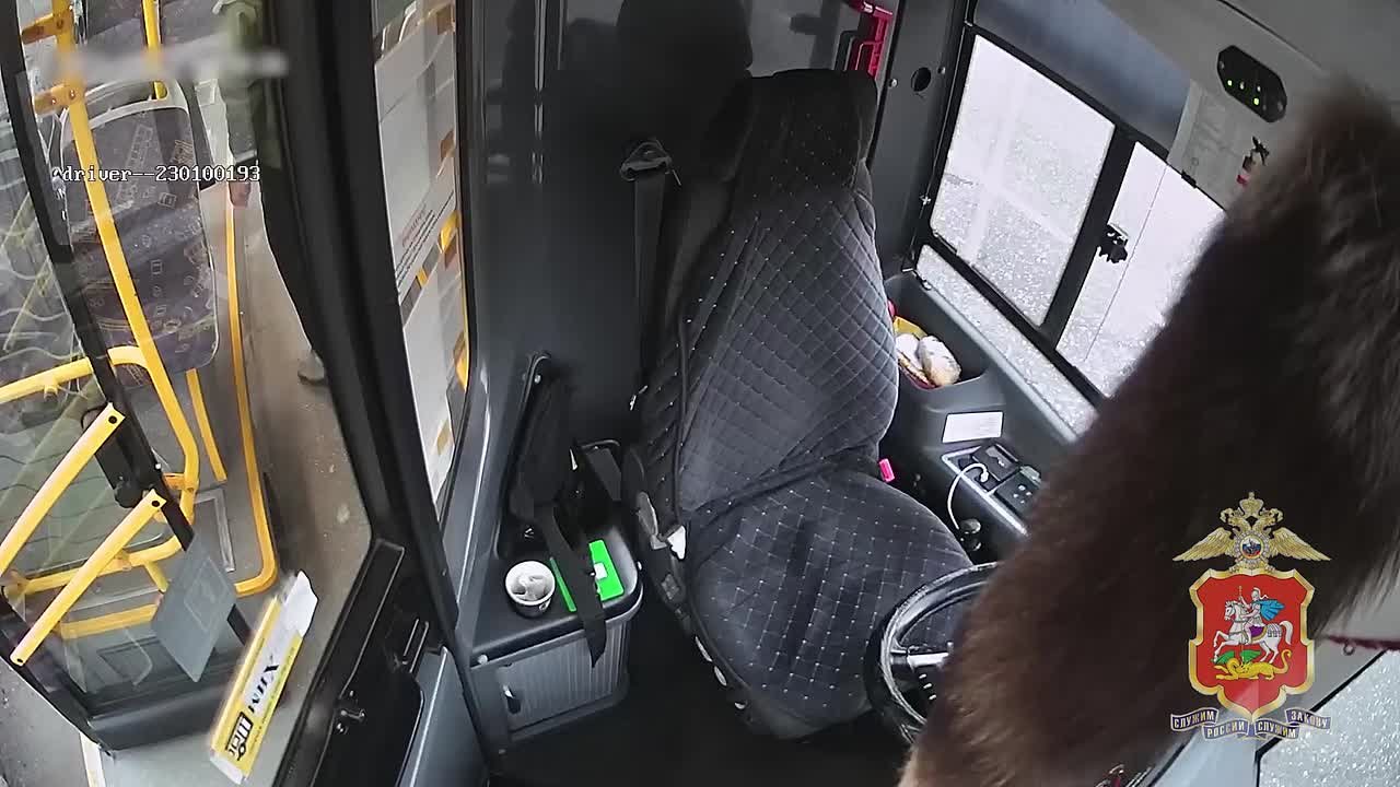 За попытку кражи запчастей на автобазе в подмосковной Балашихе задержаны водитель автобуса и механик