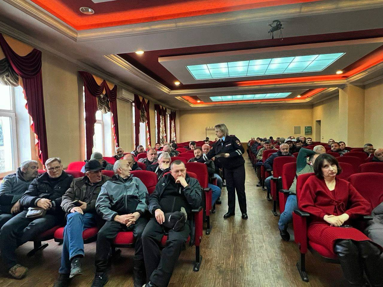 В Ленинском округе Госпвтоинспекция провела инструктаж для водителей Мострансавто В Ленинском округе Госпвтоинспекция провела инструктаж для водителей Мострансавто