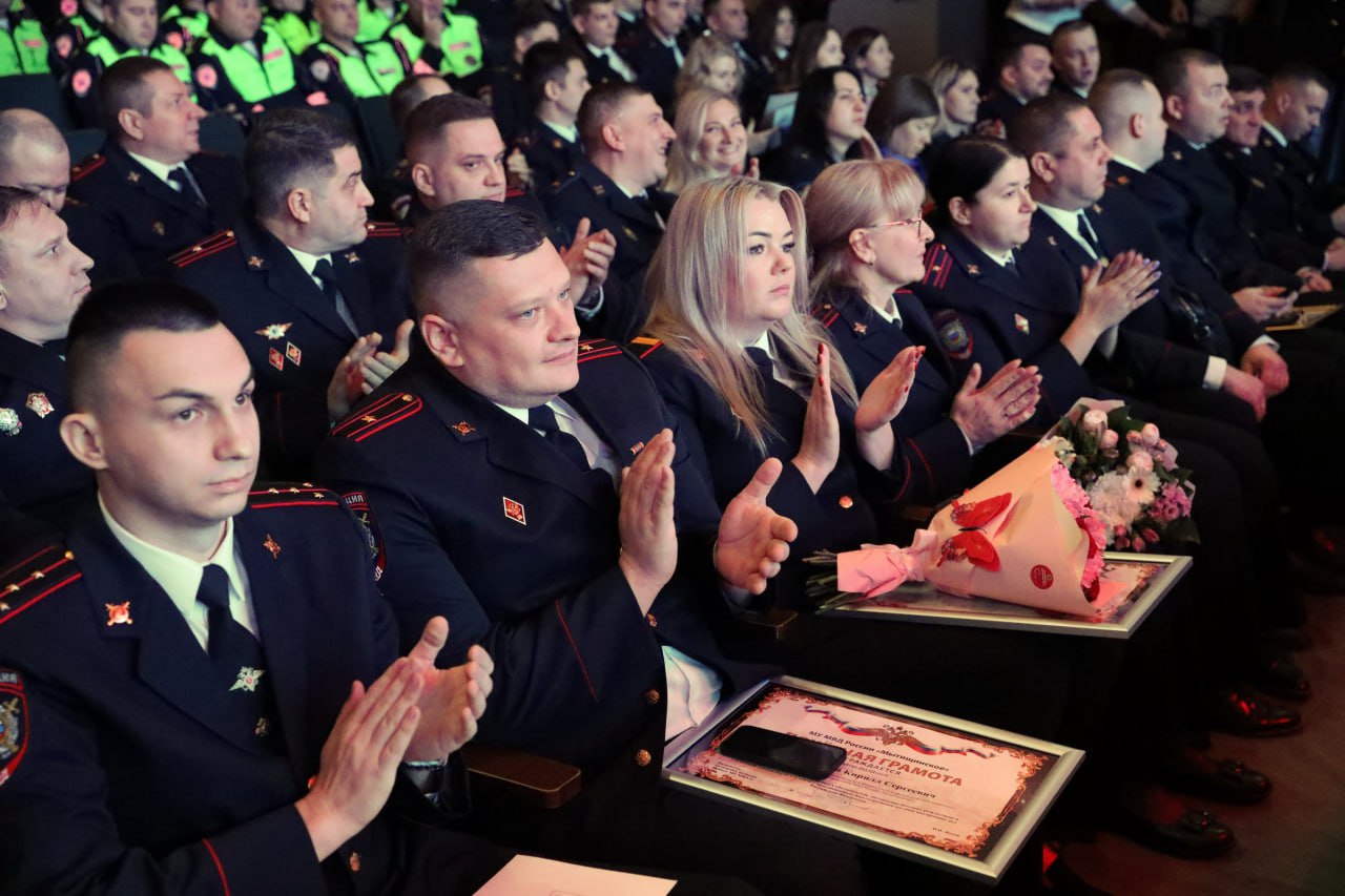 Служу России: полицейских Долгопрудного наградили в честь профессионального праздника Служу России: полицейских Долгопрудного наградили в честь профессионального праздника