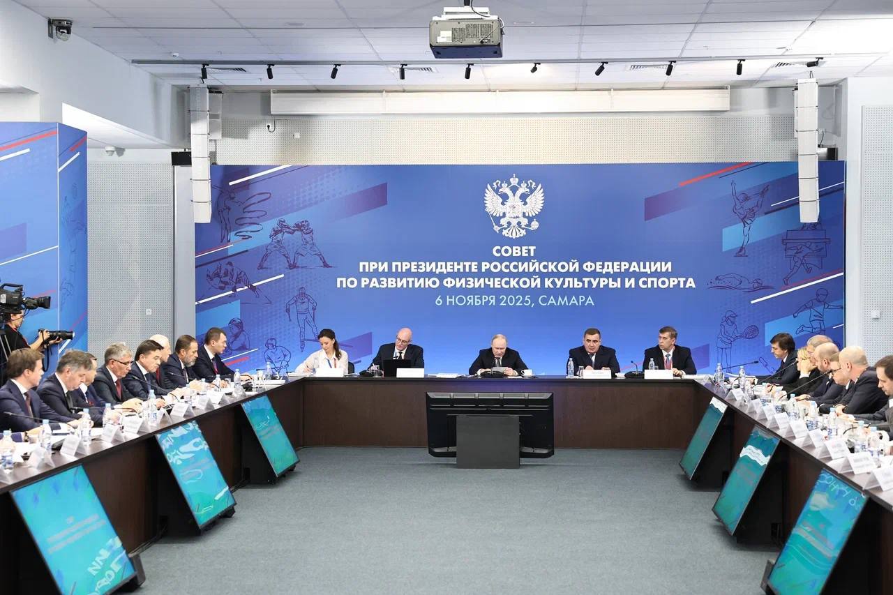 На XIII форуме «Россия – спортивная держава» губернатор Подмосковья Андрей Воробьев, обращаясь к президенту России, представил проекты «Умный ФОК» и «Школьная лига»