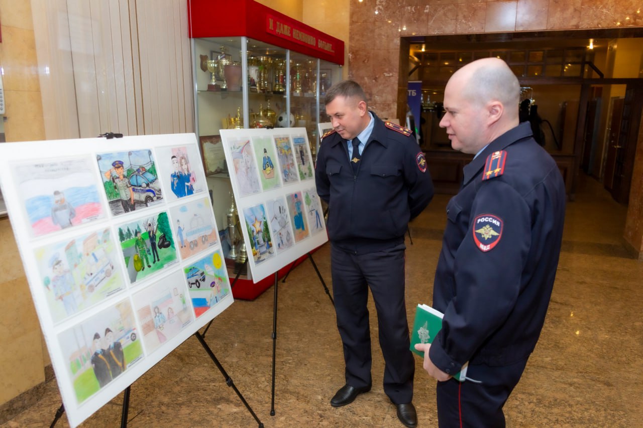 В подмосковном Главке МВД России в преддверии Дня сотрудника органов внутренних дел Российской Федерации состоялось открытие выставки детских рисунков В подмосковном Главке МВД России в преддверии Дня сотрудника органов внутренних дел Российской Федерации состоялось открытие выставки детских рисунков