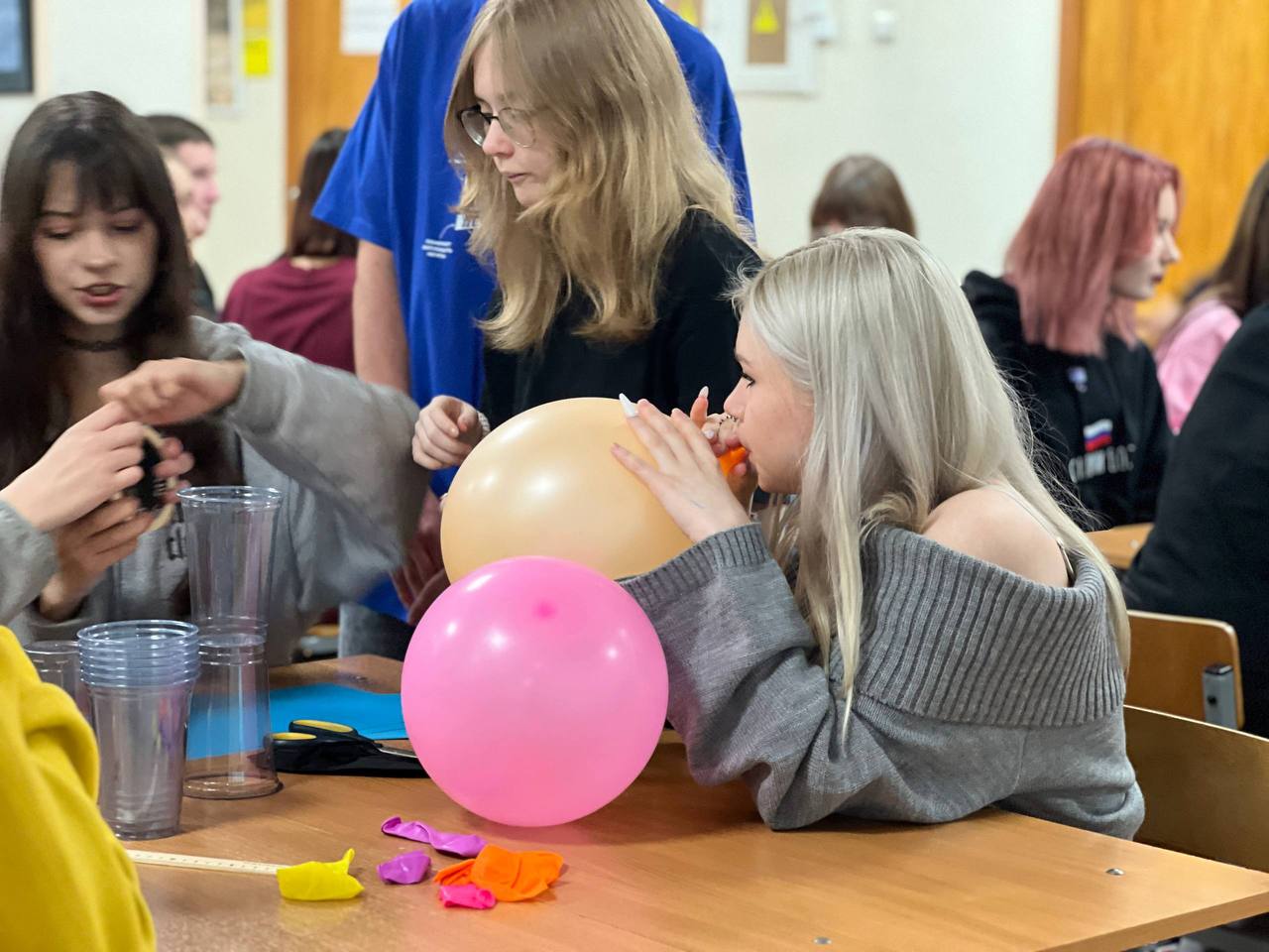 В Московском региональном социально-экономическом институте состоялся яркий и энергичный праздник — «День Молодой Гвардии» В Московском региональном социально-экономическом институте состоялся яркий и энергичный праздник — «День Молодой Гвардии»