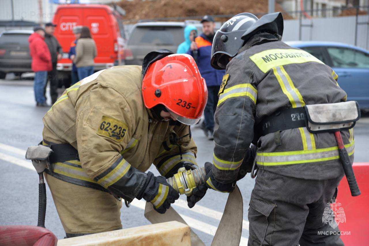 В Видном проведены опытные пожарно-тактические учения В Видном проведены опытные пожарно-тактические учения