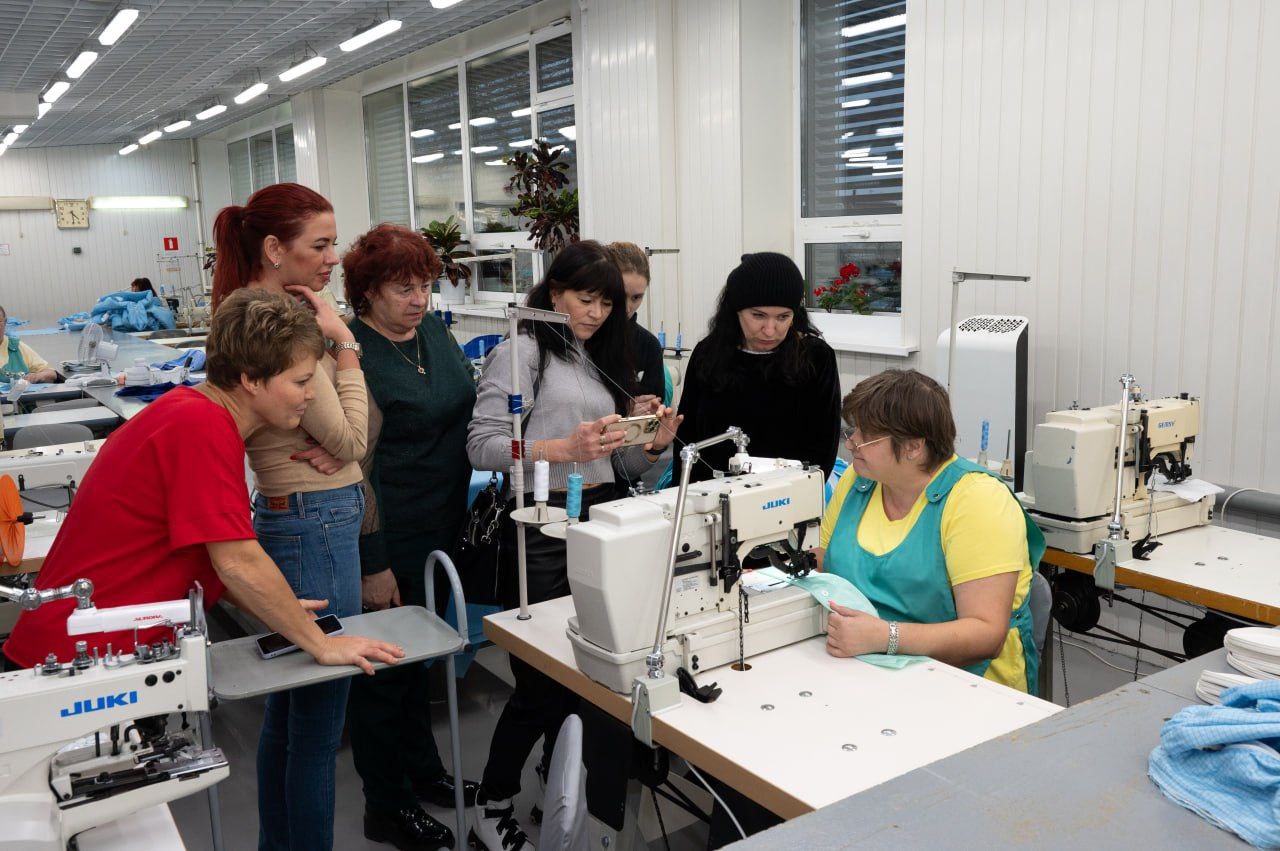 В рамках проекта «Промышленный туризм» для защитников, вернувшихся к мирной жизни, и их семей организовали экскурсию на предприятие В рамках проекта «Промышленный туризм» для защитников, вернувшихся к мирной жизни, и их семей организовали экскурсию на предприятие