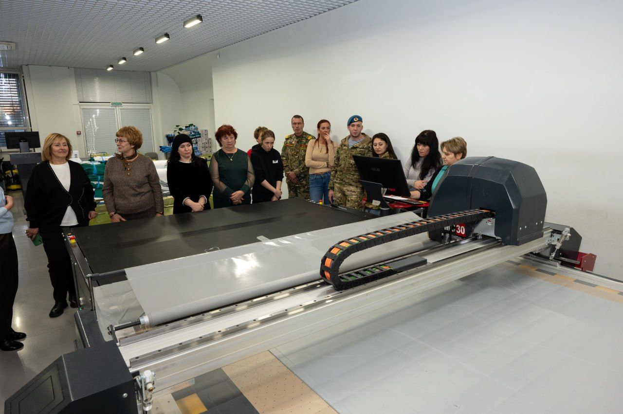 В рамках проекта «Промышленный туризм» для защитников, вернувшихся к мирной жизни, и их семей организовали экскурсию на предприятие В рамках проекта «Промышленный туризм» для защитников, вернувшихся к мирной жизни, и их семей организовали экскурсию на предприятие