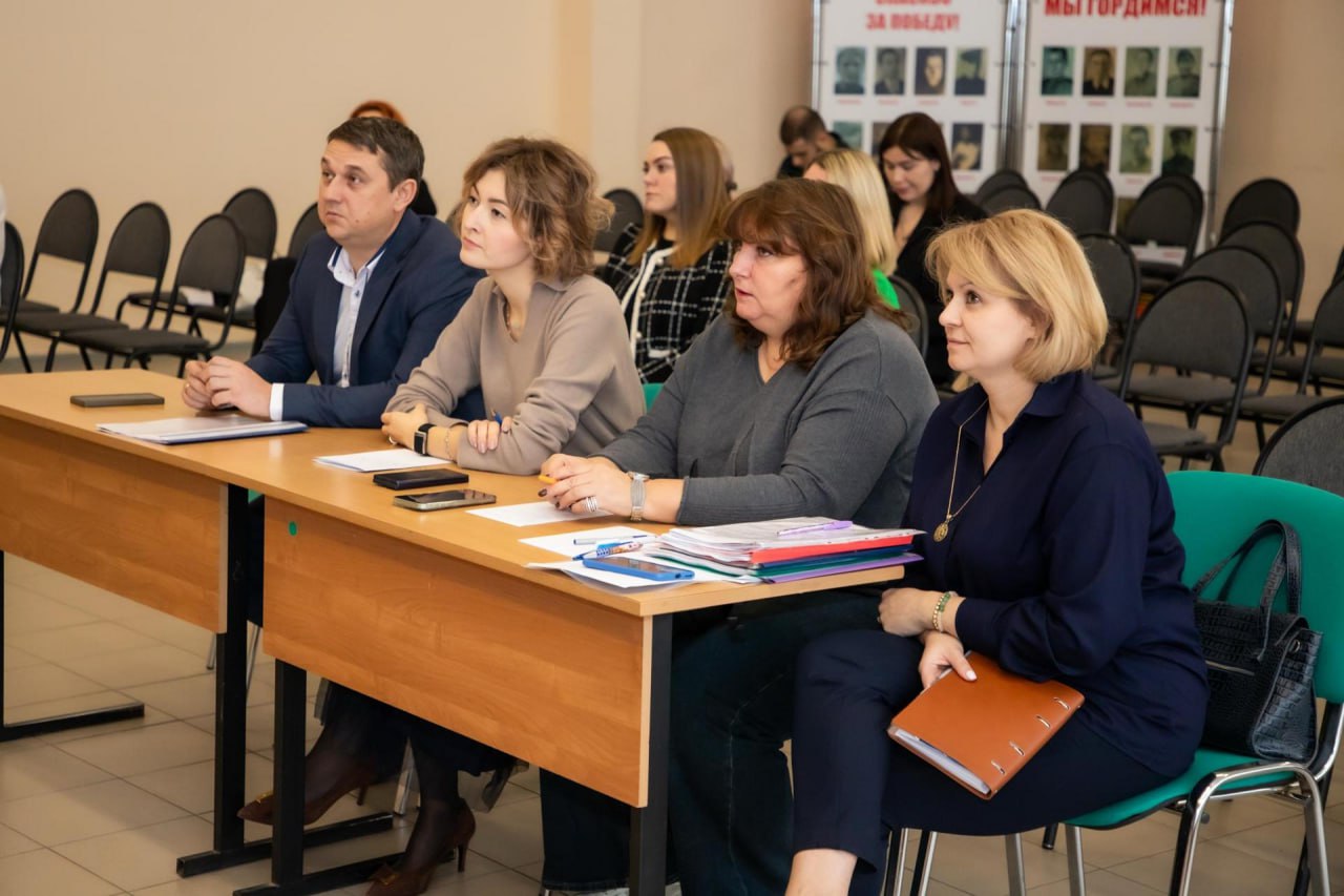 В Образовательном комплексе №3 города Пушкино состоялась встреча участников муниципального кадрового резерва руководителей школ В Образовательном комплексе №3 города Пушкино состоялась встреча участников муниципального кадрового резерва руководителей школ