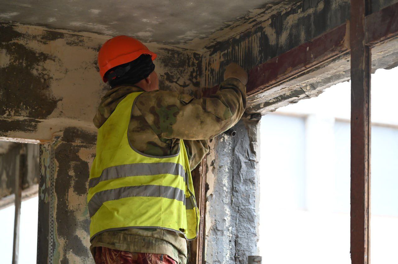 Вместе с депутатом окружного Совета Павлом Гущиным оценил начальные этапы капитального ремонта образовательных учреждений Вместе с депутатом окружного Совета Павлом Гущиным оценил начальные этапы капитального ремонта образовательных учреждений