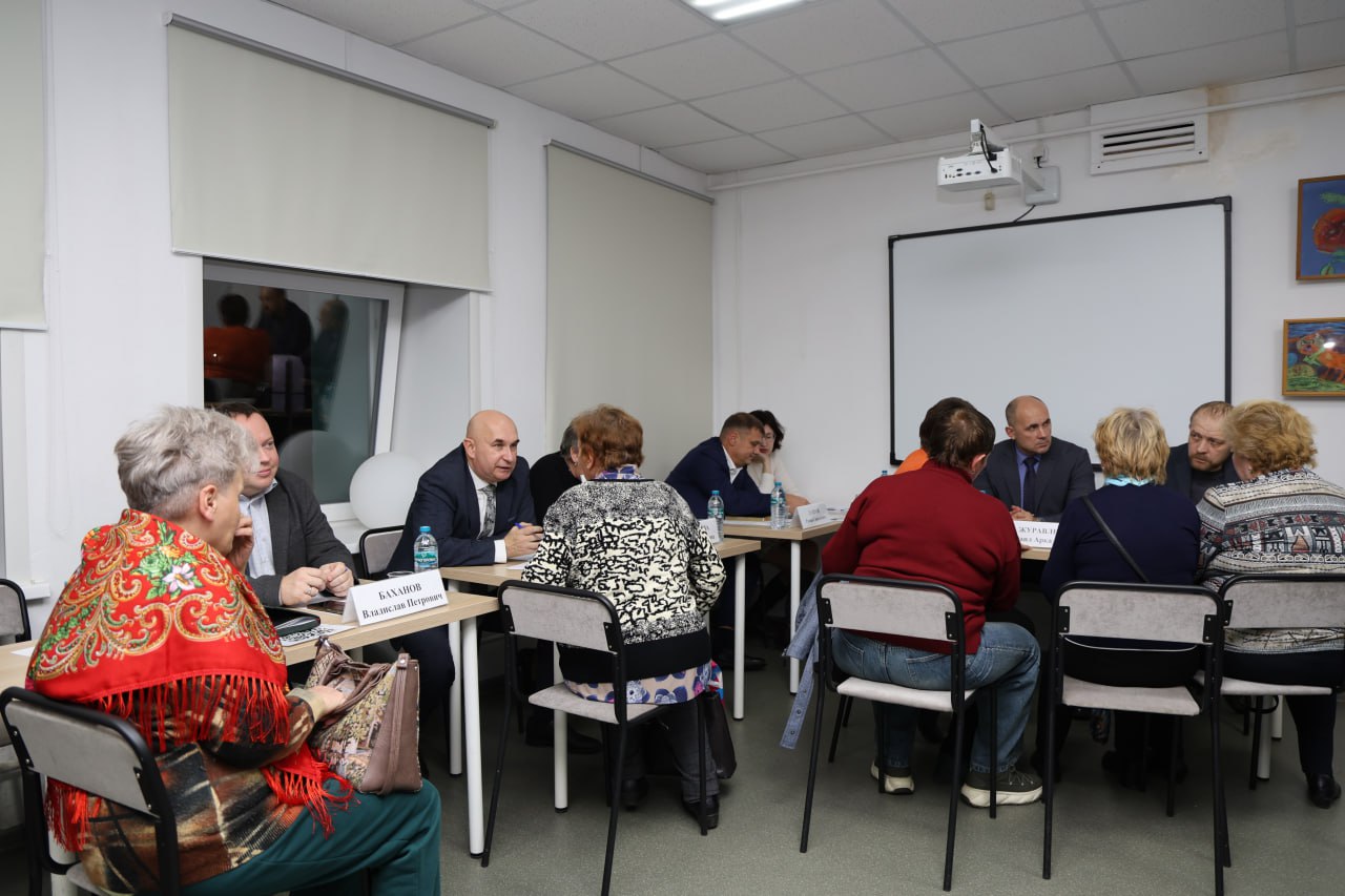 В библиотеке «Очаг» прошла очередная выездная администрация В библиотеке «Очаг» прошла очередная выездная администрация