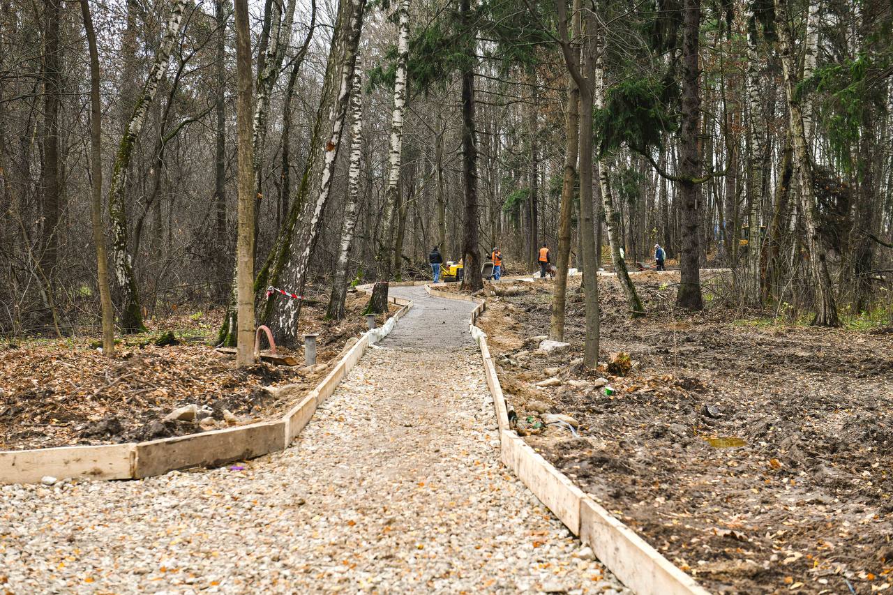 Как проходит благоустройство нового сквера в квартале Свистуха?