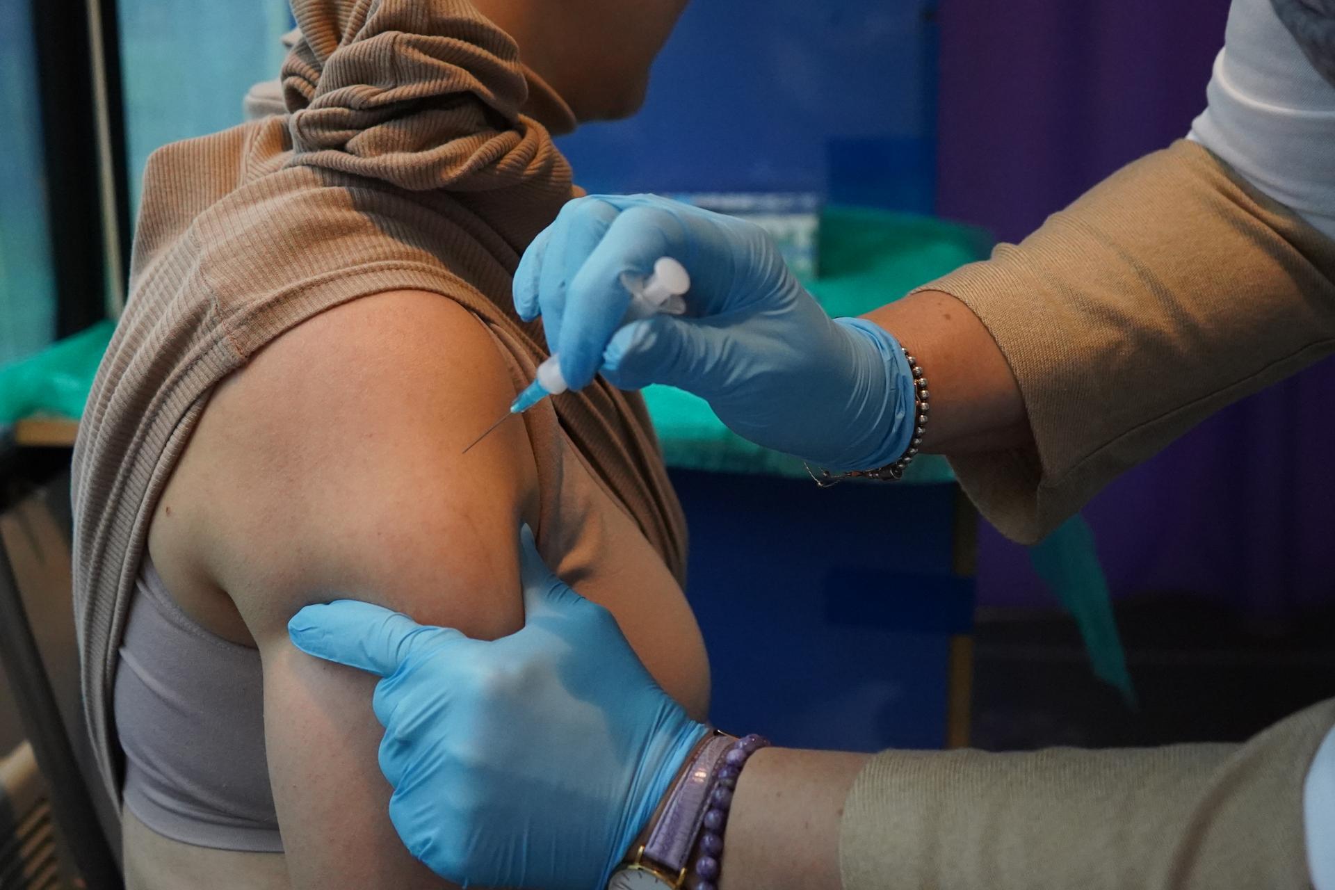 Вакцинацию от гриппа в Ступино можно пройти у входа в парк Островского и у ТЦ «Курс» Вакцинацию от гриппа в Ступино можно пройти у входа в парк Островского и у ТЦ «Курс»