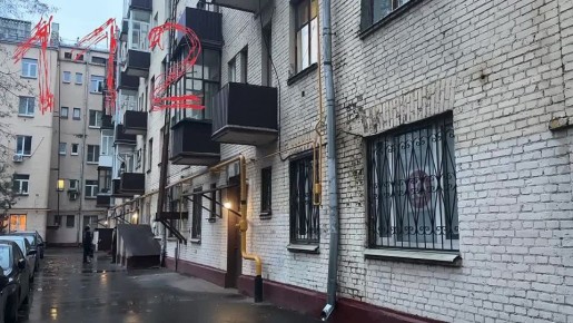 Мужчина выбросил 21-летнюю проститутку из Нигерии с пятого этажа в Москве — 112